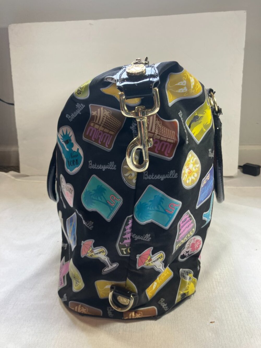 EUC Betsey Johnson Betseyville Overnight Bag with Clip Ends, Black Pattern - Picture 6 of 15